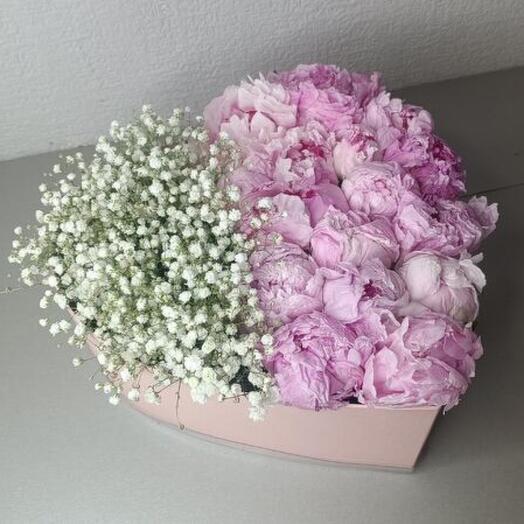 Пионы с гипсофилой в коробке сердце 💓