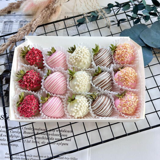 Клубника в шоколаде 15 ягод микс ХИТ