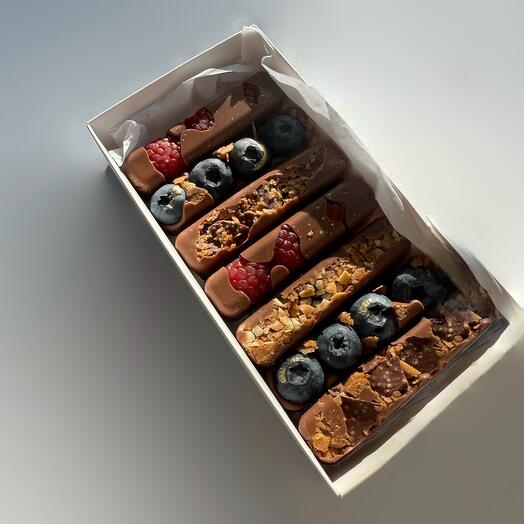 Конфеты в молочном шоколаде с начинками