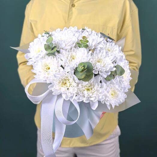 Шляпная коробка белая кустовая хризантема Алтай 5 шт