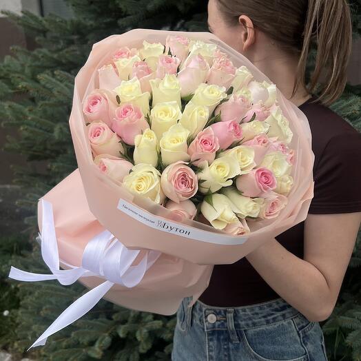 Нежное моно из 51 розы