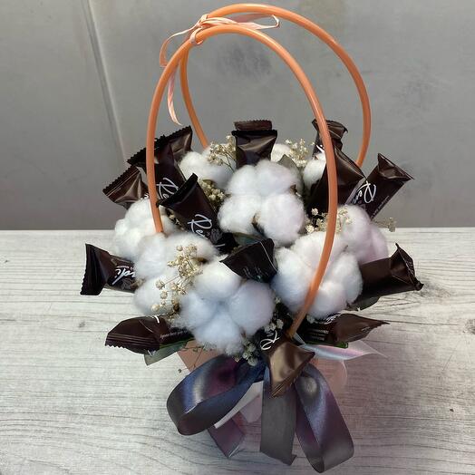 Букет конфет в сумочке ребенку