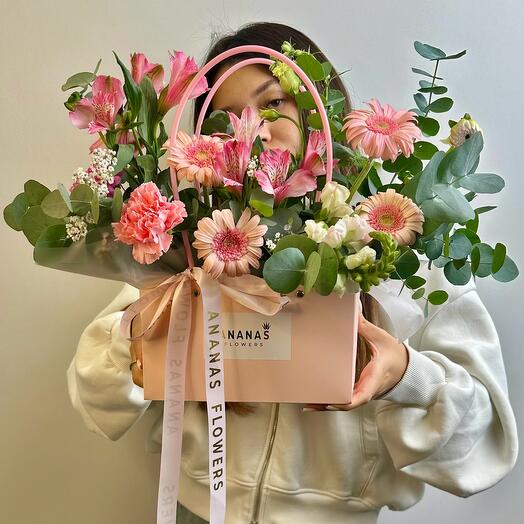 Сумочка с цветами в розовой гамме