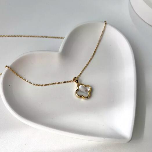Neck pendant "Clover"