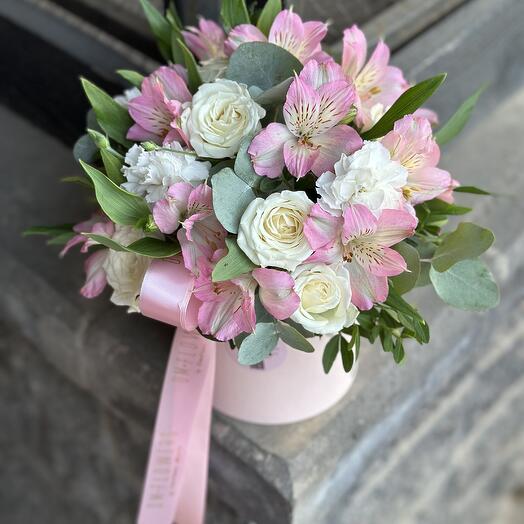 Коробочка с альстромерией 🌸