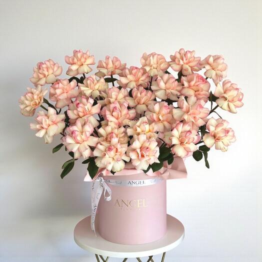 Розы в коробке «Гигант»