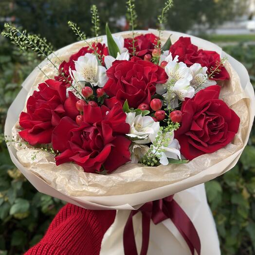 Ажурные бордовые розы