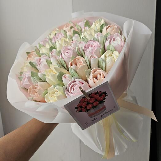 Нежный букет зефирных тюльпанов