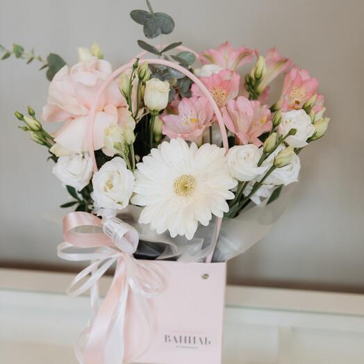 Композиция с герберой и эустомой