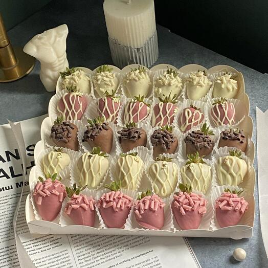 Подарочный набор на годовщину Клубника в шоколаде ассорти (25-30 ягод🍓)