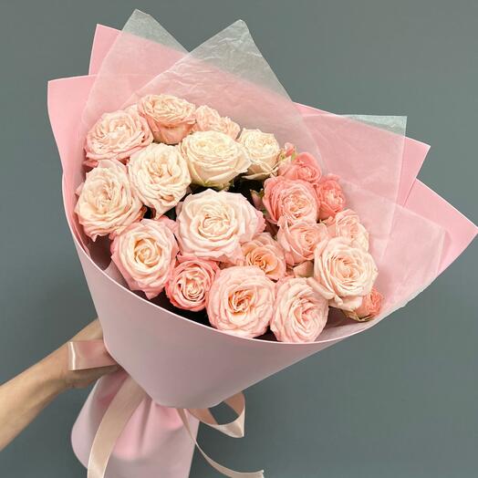 Букет комплимент из кустовых  роз 7 шт