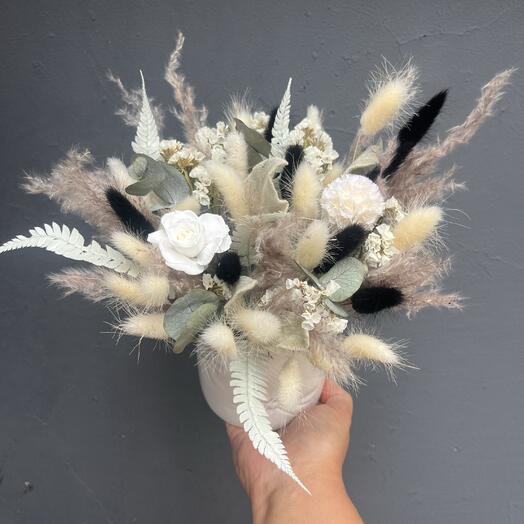 Композиция в кашпо со стабилизированной французской розой