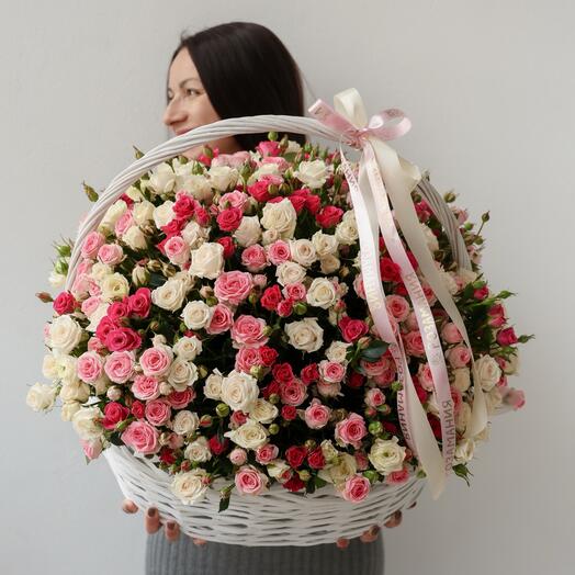 Корзина L с кустовыми розами