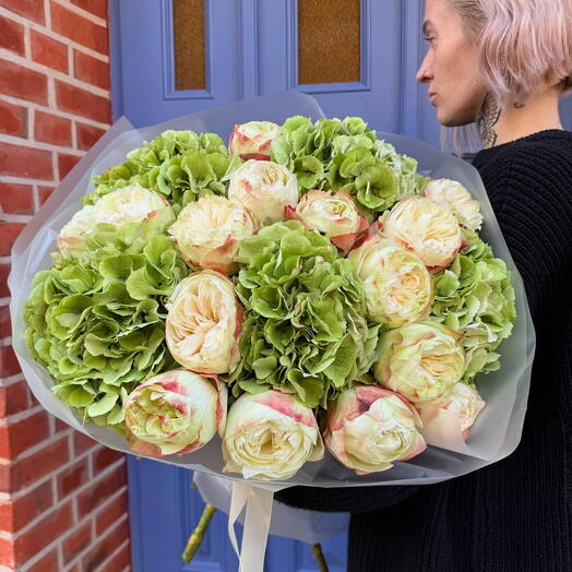 Дуо Букет из Гортензий и пионовидной розы Кхела