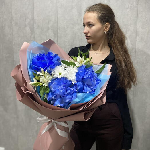 Букет с синими французскими розами