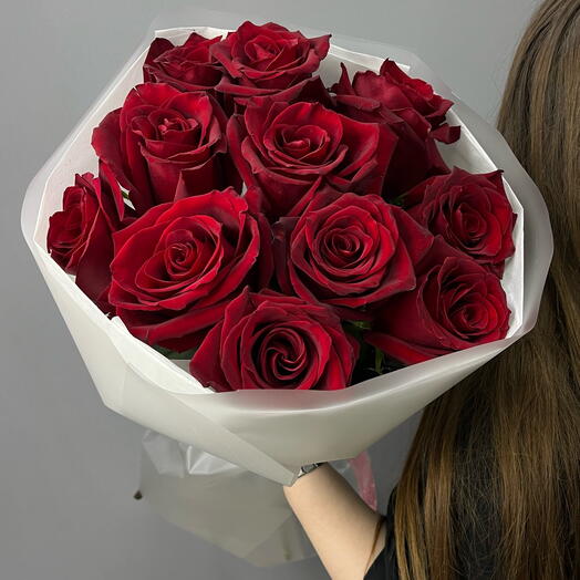 Красные розы 🌹 в упаковке с лентой ( 11 красных роз )