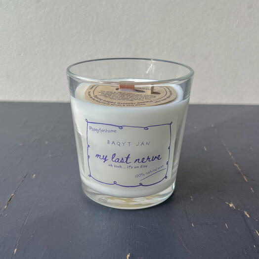 Свеча в стеклянном подсвечнике