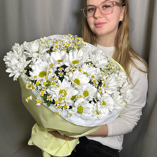Пышный букет из ромашек