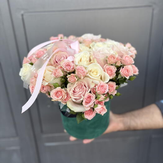 Box with roses and spray roses
