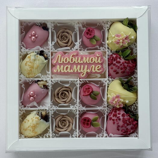 Клубника в шоколаде, финики, трюфели "Любимой мамуле"