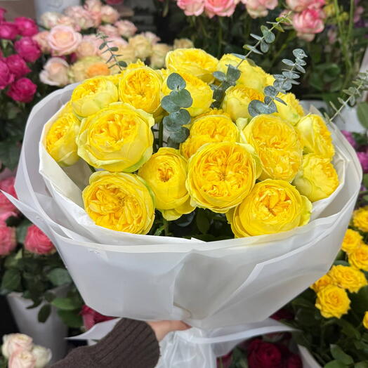 Sunny Mademoiselle 💐🦋🍀 made of charming peony - shaped bush roses