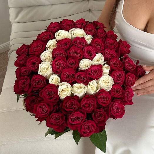 Композиция "Буква G из роз"