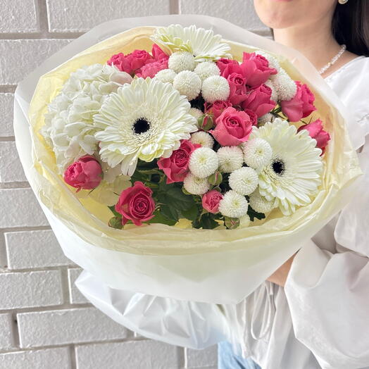 Искренность 🌸 сборный авторский букет с гортензией и кустовой розой