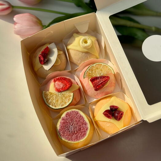 Сладкий подарочный набор вместо цветов/вкусный подарок/ dessert gift box/ mochi/ surprise Tbilisi/ подарок на день рождения