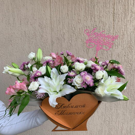 Цветы в коробке мама
