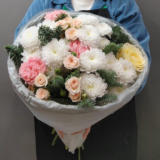 Букет "Вечер у камина" из хризантем, роз и нобилиса