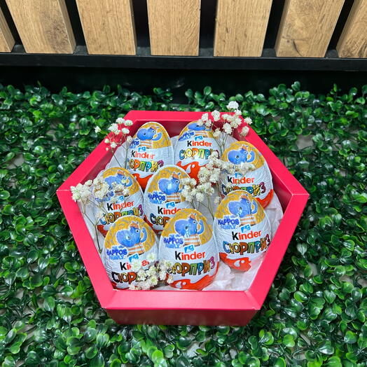 Коробочка с цветами и киндерами Сюрприз 😍