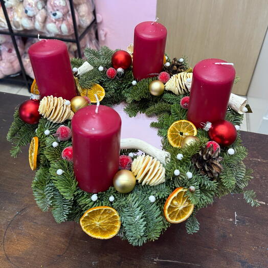 Masa üçün Milad kompozisiyası