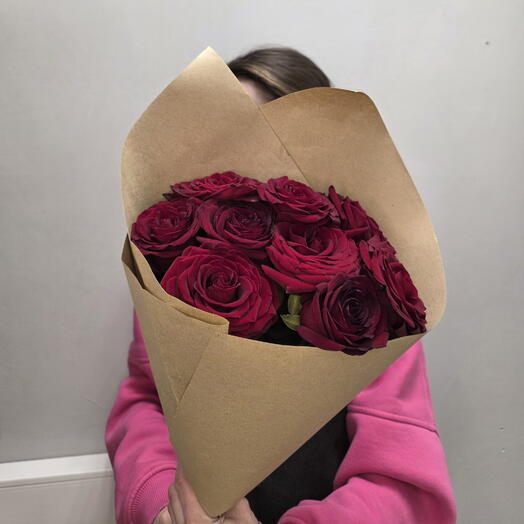 Букет из красных роз в крафте 🌹