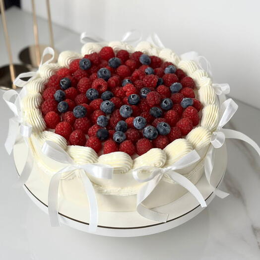 Торт пирог с ягодами на день рождения 🎂