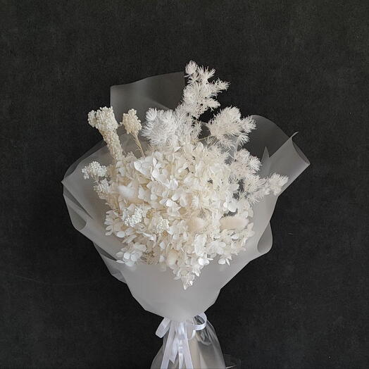 Белый букет с лагурусом, стабилизированной гортензией и озотамнусом 🤍