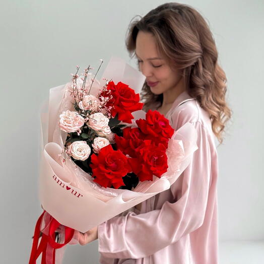 Букет «amour» ко дню всех влюбленных с французской розой