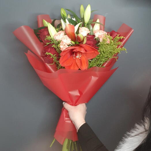 Букет с лилиями/амариллисом