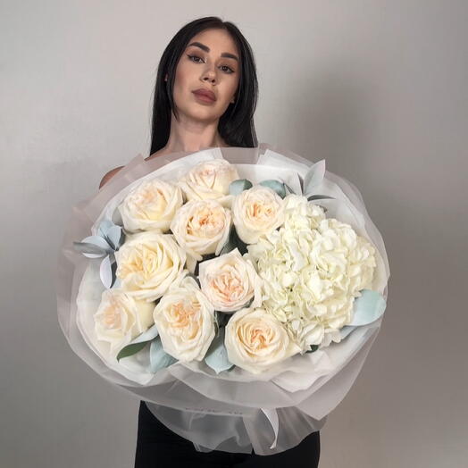 Fragrant mono bouquet with a gorgeous Ohara