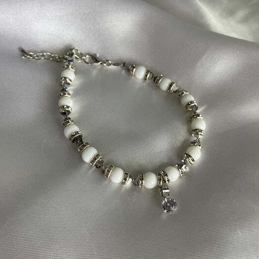 Браслет из белого агата с фианитом