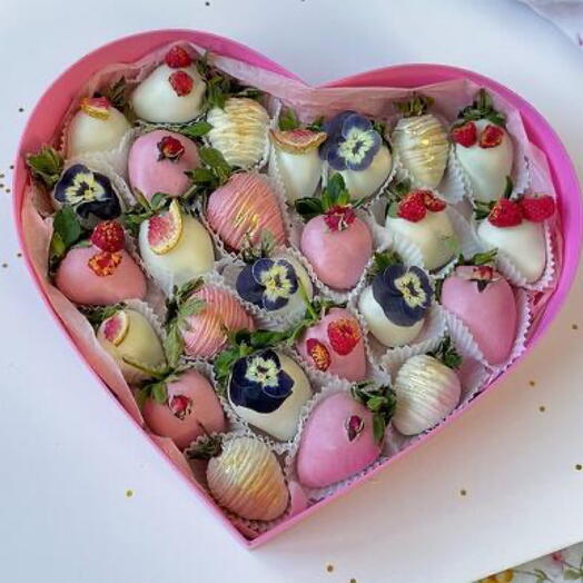 Клубника в шоколаде «Валентинка» (20-26 ягод) Любимой на день всех влюбленных