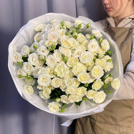 Букет из кустовых белых роз