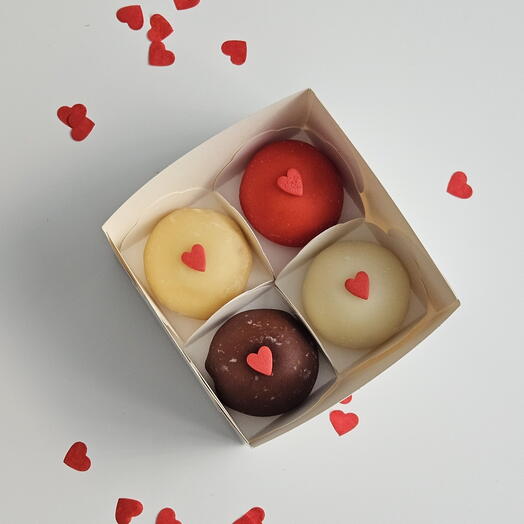Моти пирожные 4 штуки 4 разных вкуса 14 февраля день влюблённых люблю сердечки девушке жене парню мужу