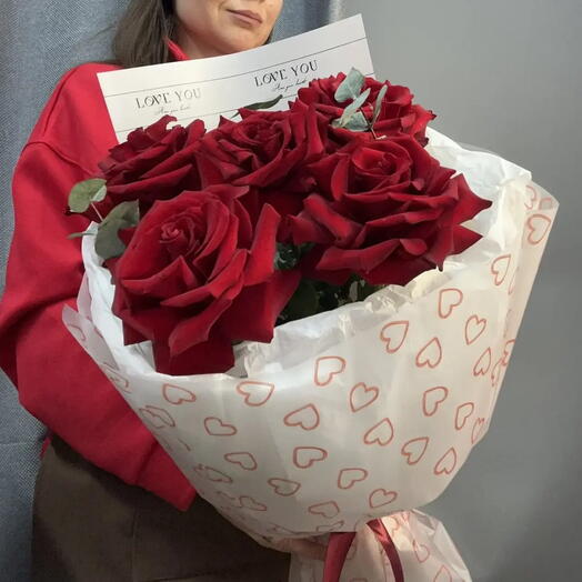 Букет из красных ажурных роз