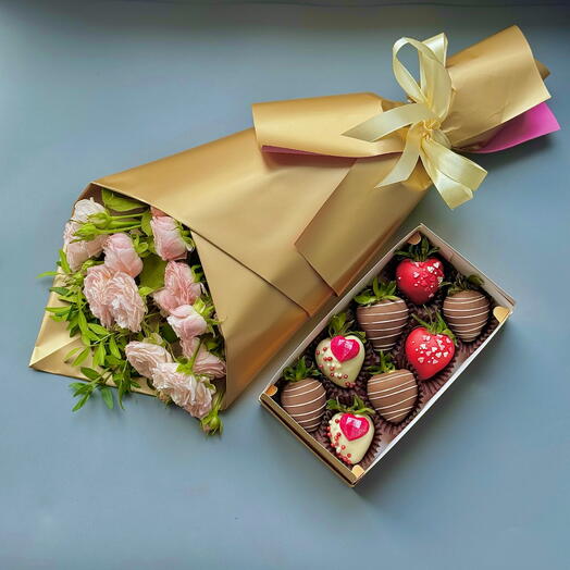 Клубника в бельгийском шоколаде и кустовая роза Красные сердца