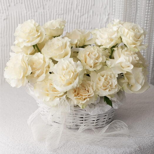 Французкие розы белые,объёмная корзина