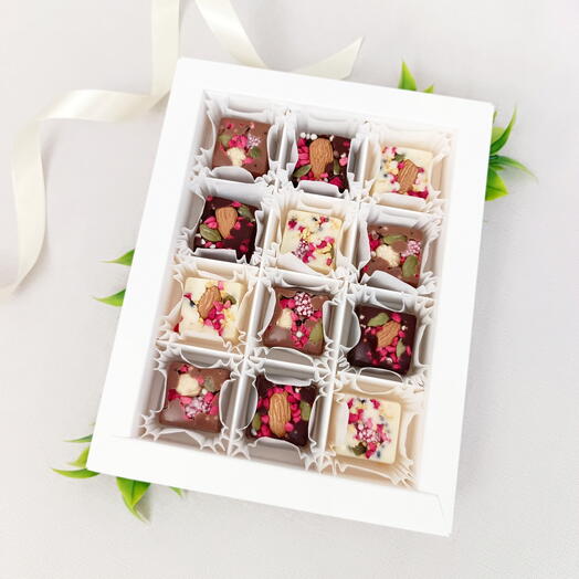 Шоколадные конфеты 12 штук. Подарочный набор конфет. Сладкий набор