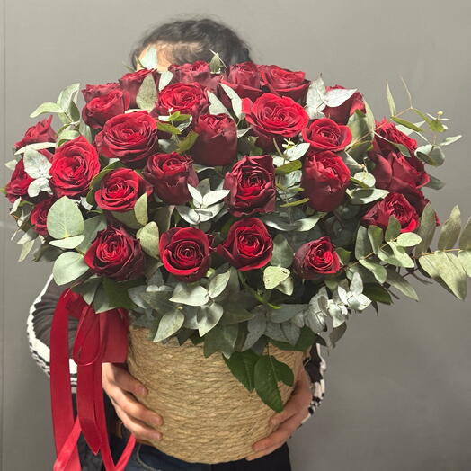 Корзина с цветами 35 красная Роза