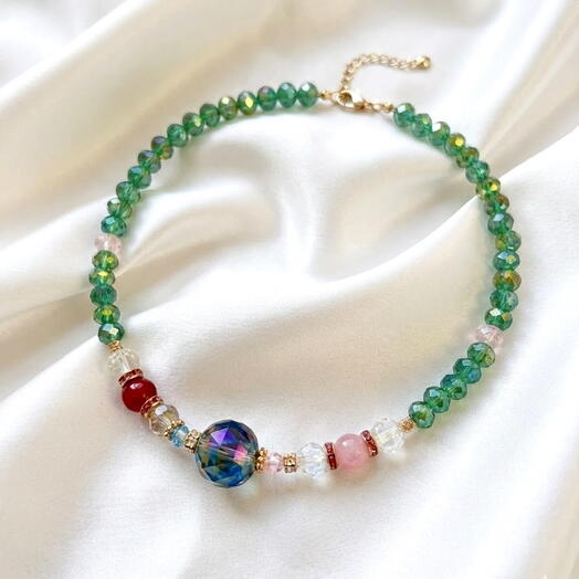 Колье из хрустальных бусин «Точка равновесия»