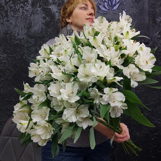 Букет из 15 веток альстромерий