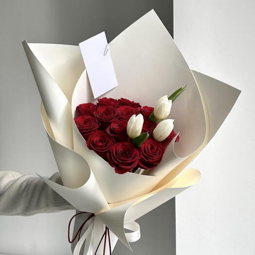 13 роз в сборке с тюльпанами 🌹️‍🔥